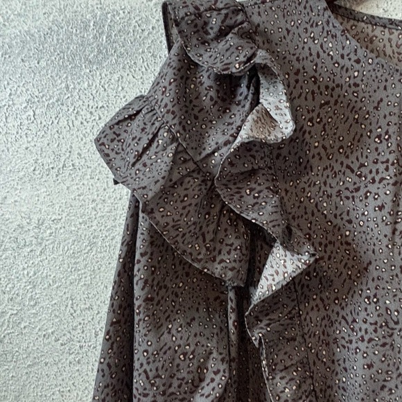 Elegant Brown and White Midi Dress - Picture 5 of 5